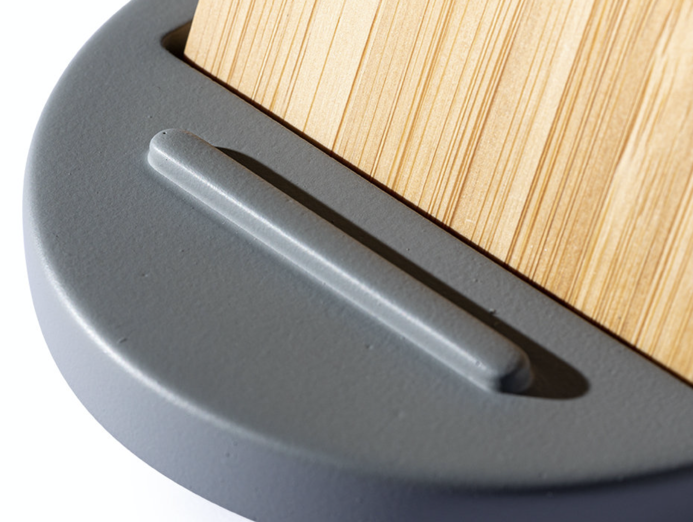 Caricabatterie wireless con funzione di supporto per smartphone. - immagine 3