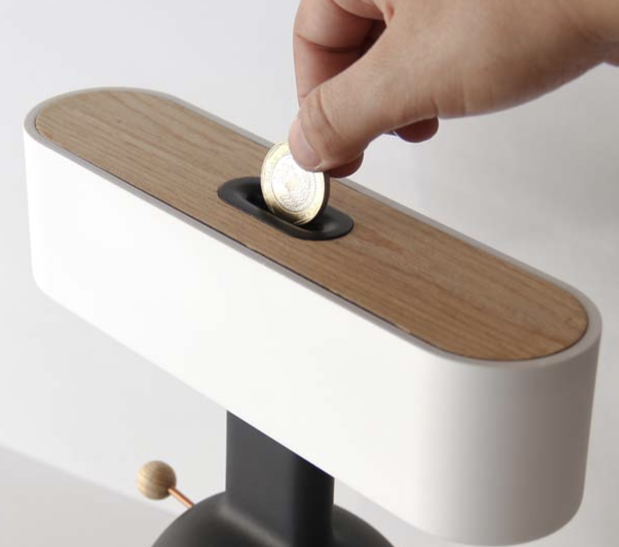 CoinLamp salvadanaio per accenderla devi mettere una moneta - immagine 2