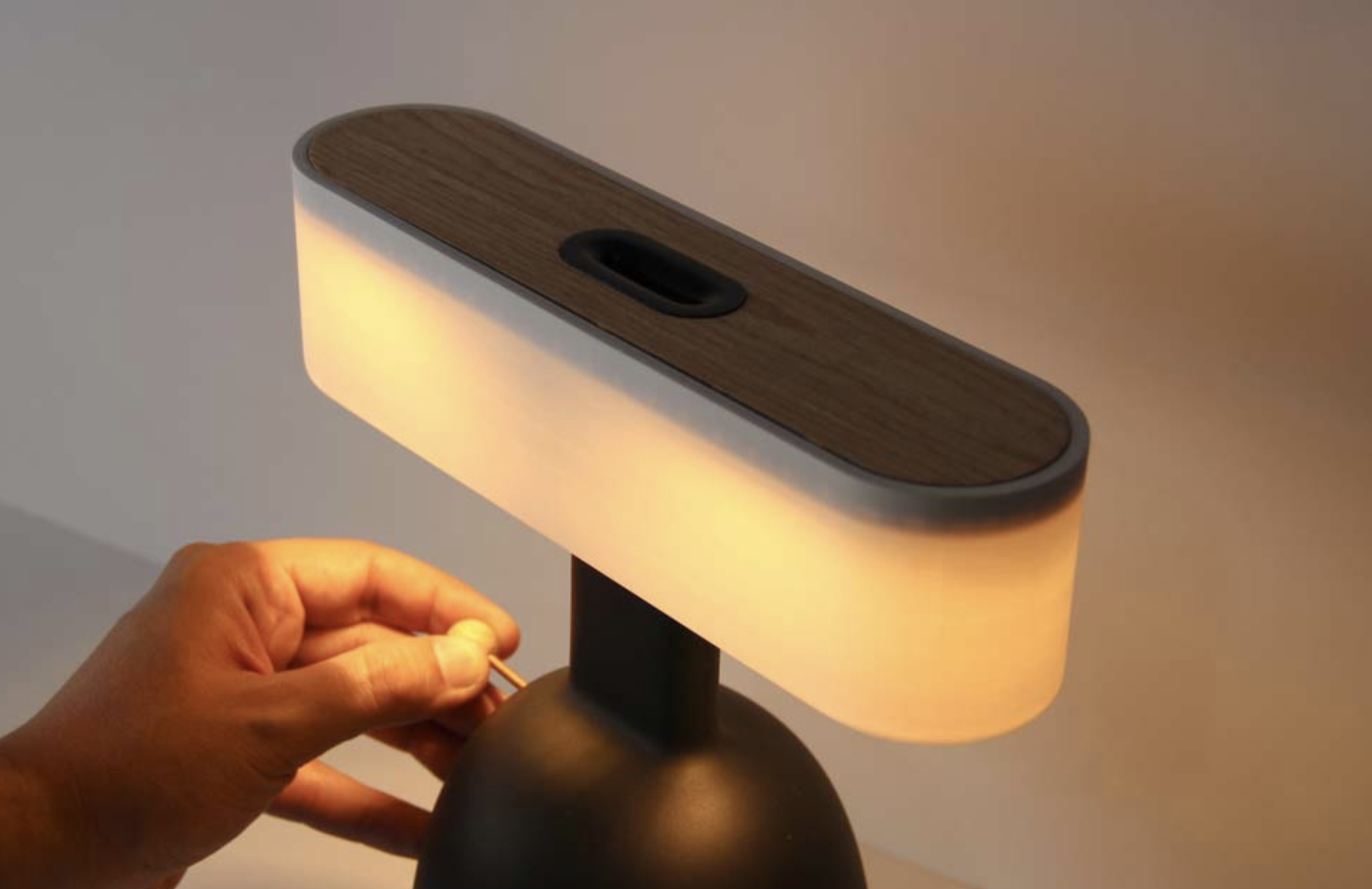 CoinLamp salvadanaio per accenderla devi mettere una moneta - immagine 3