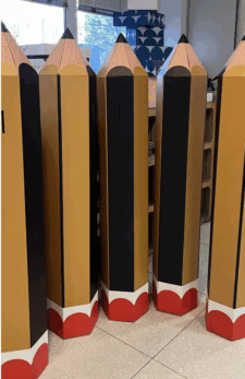 Espositore Totem A Forma Di Matita